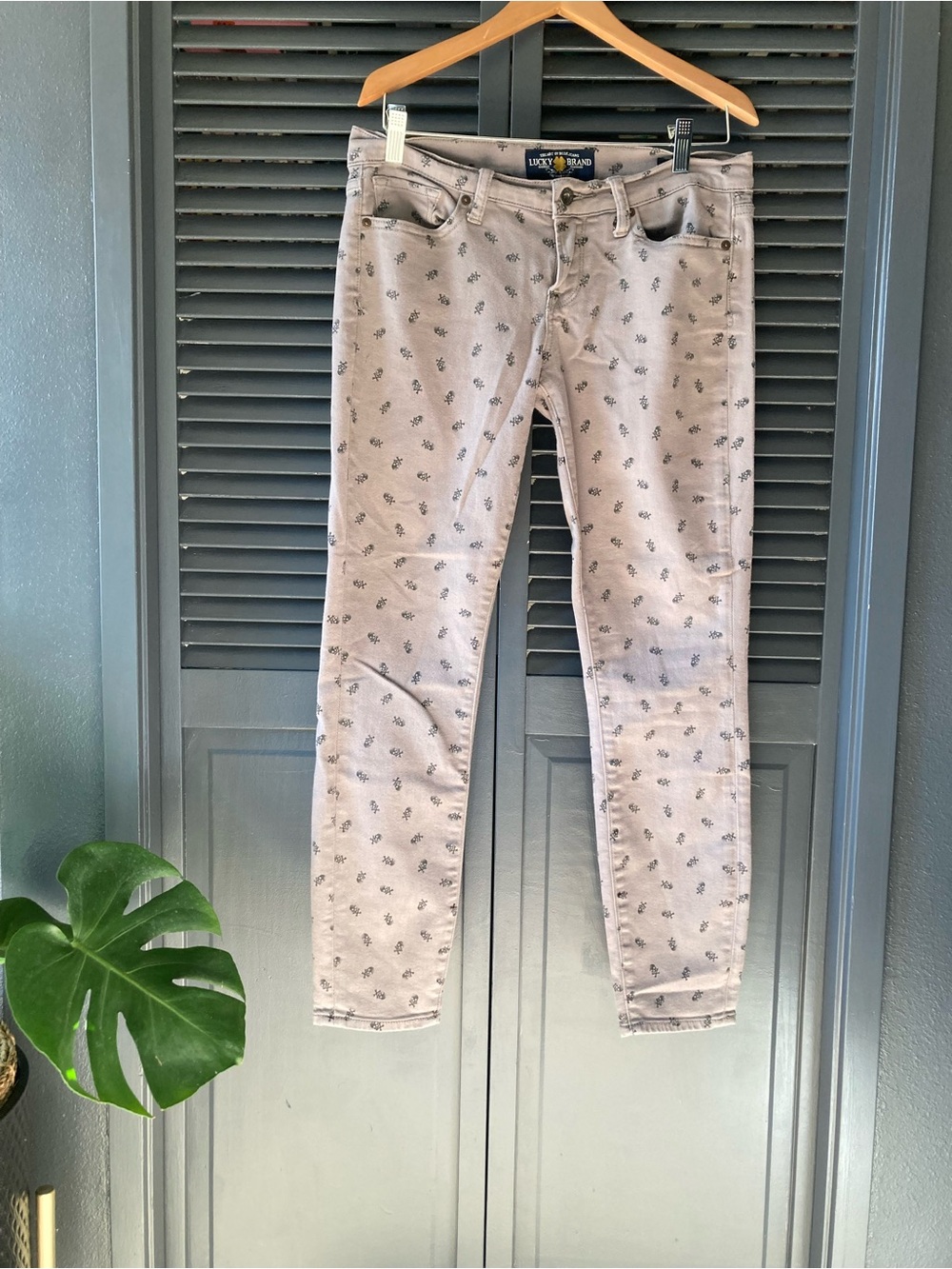 Lucky Brand skull and bones jeans